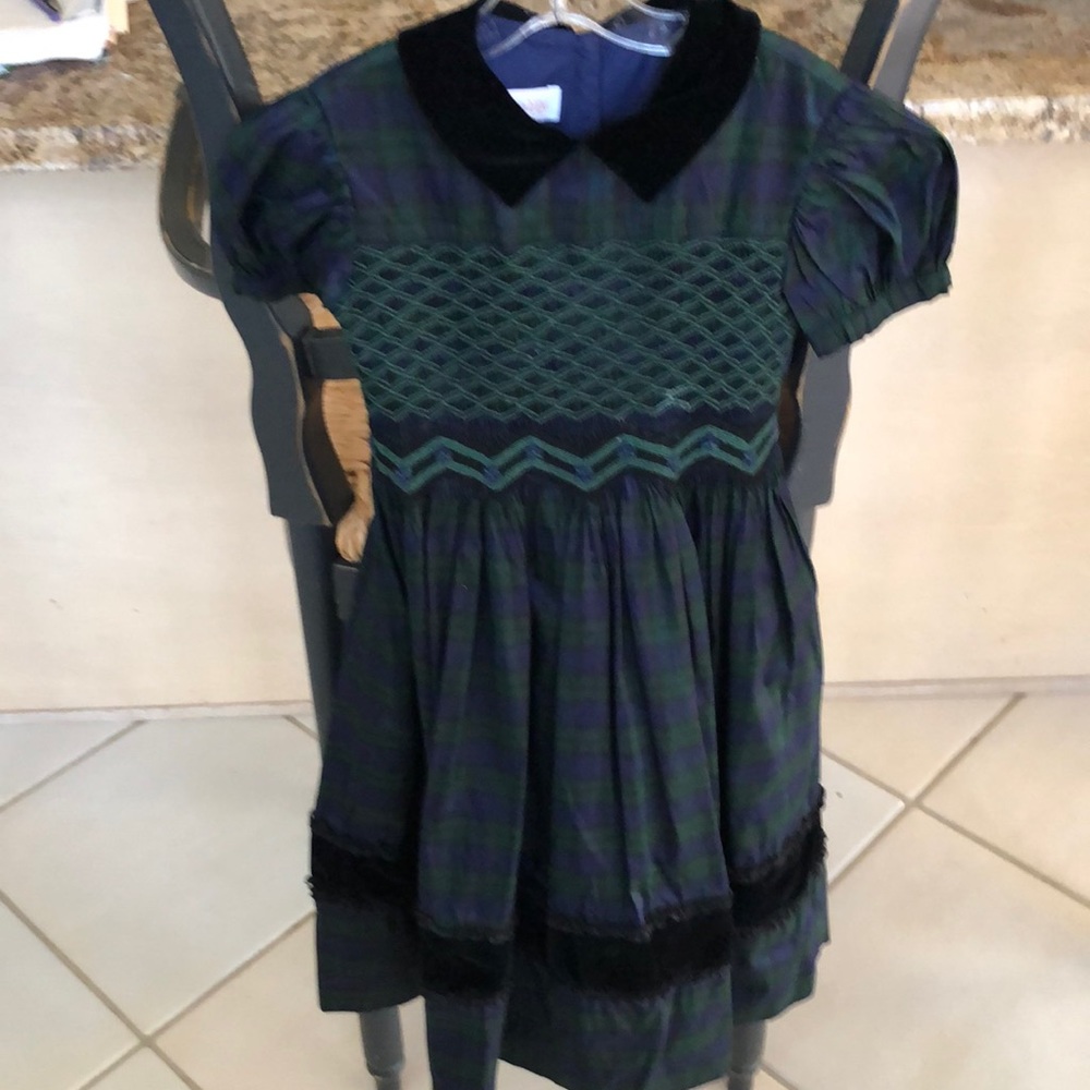 Amavini NWT 6x Dress with Smocking and Florets.
